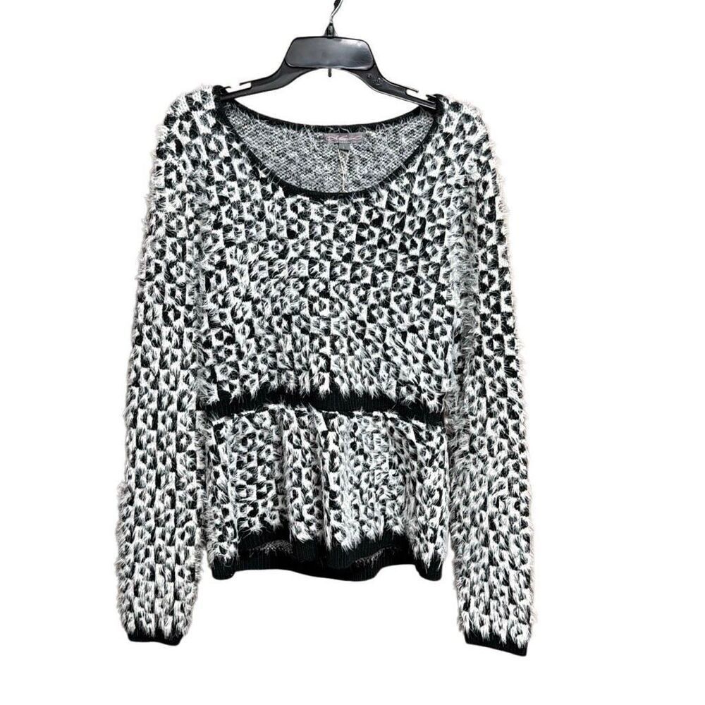 Metric Women’s Black & White Eyelash Sweater Size Large NEW